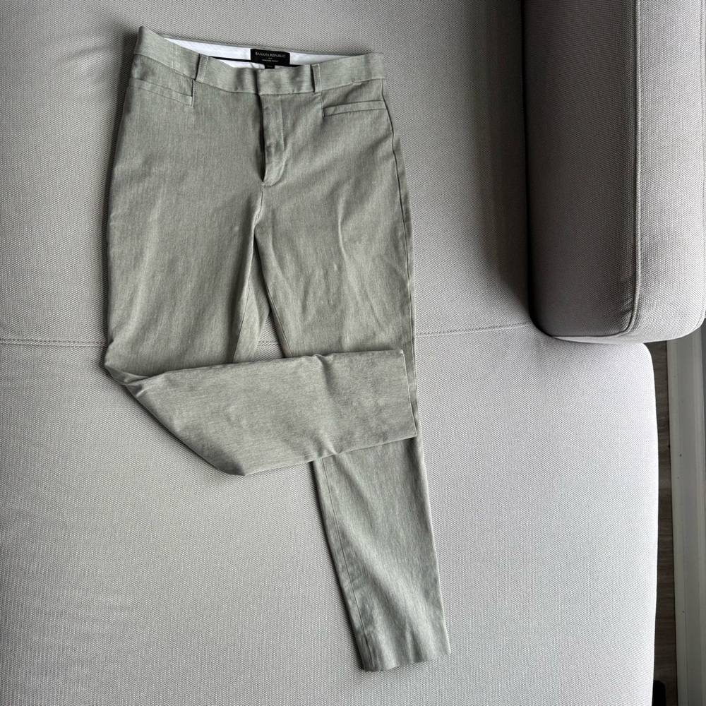 Banana Republic Green Chinos Versatile Cotton Blend
